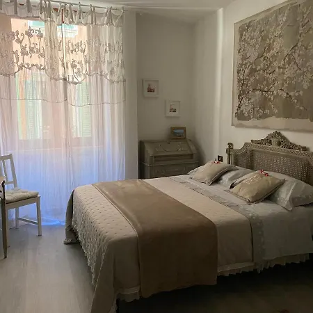 Violetta Maison *