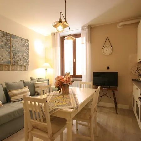 Violetta Maison *