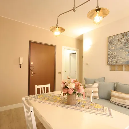 Violetta Maison Salo Saló