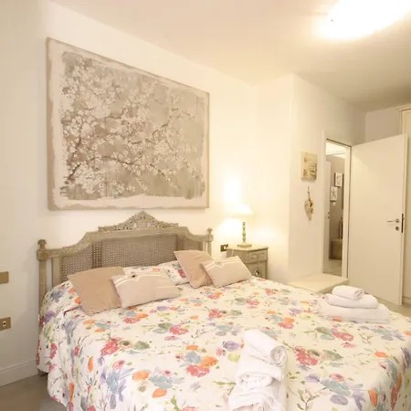 Violetta Maison Salo Saló